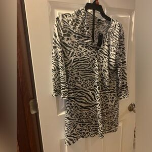 6/$10 Ana small swim cover up